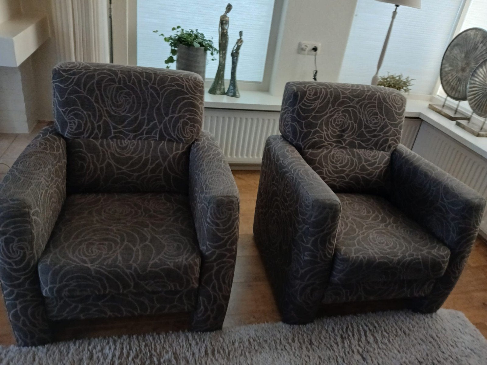 Twee comfortabele fauteuils met rozenpatroon, Ophalen, Gebruikt, Klassiek, Comfortabel, 75 tot 100 cm