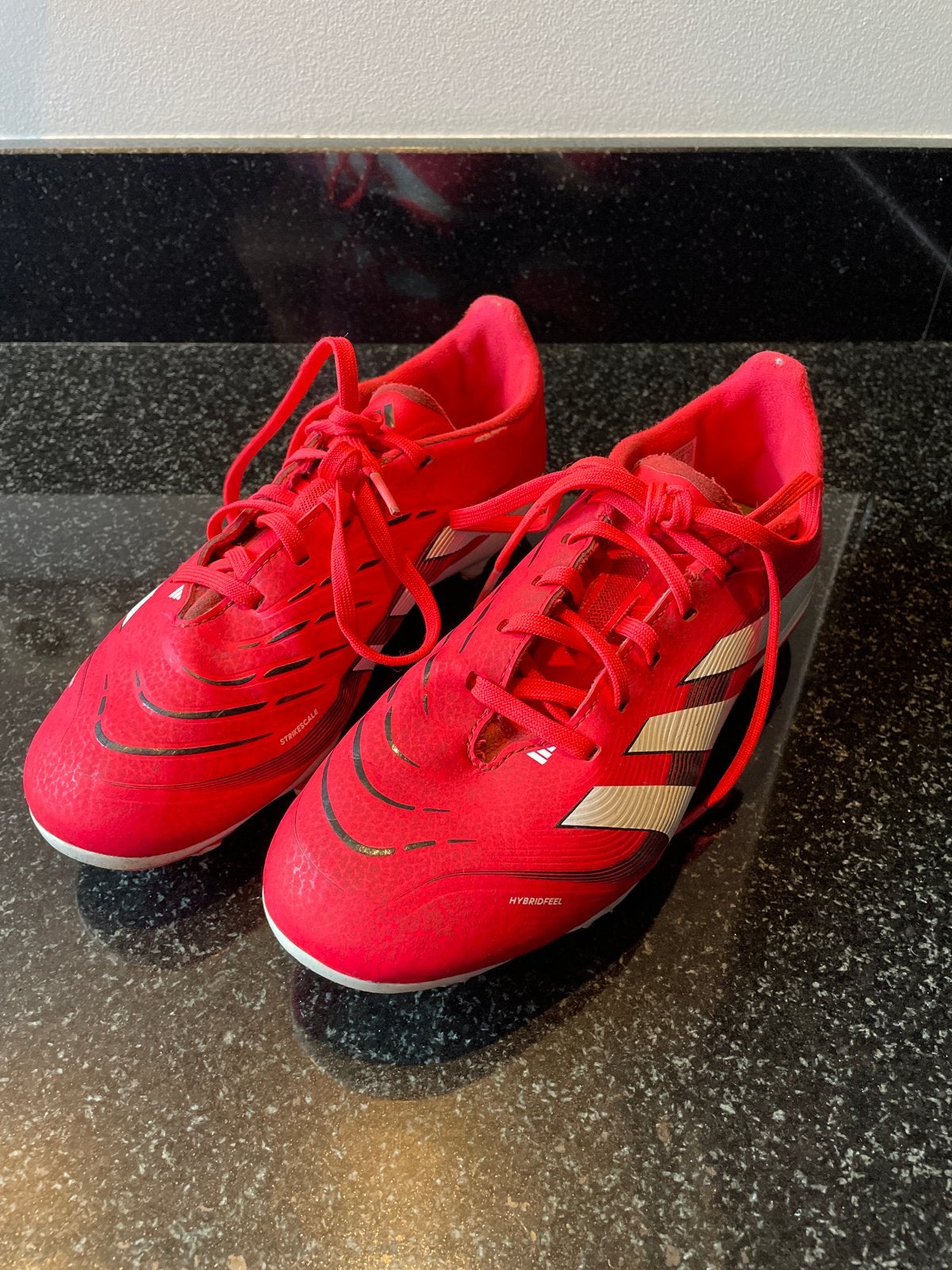 Adidas Predator voetbalschoenen rood - Maat 37 1/3, Ophalen of Verzenden, Gebruikt, Schoenen