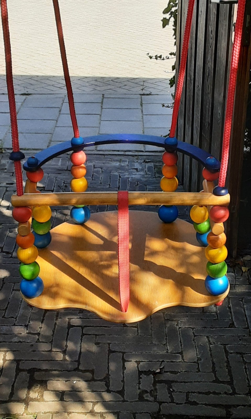 Houten babyschommel met kleurrijke kralen, Ophalen of Verzenden, Gebruikt, Schommel