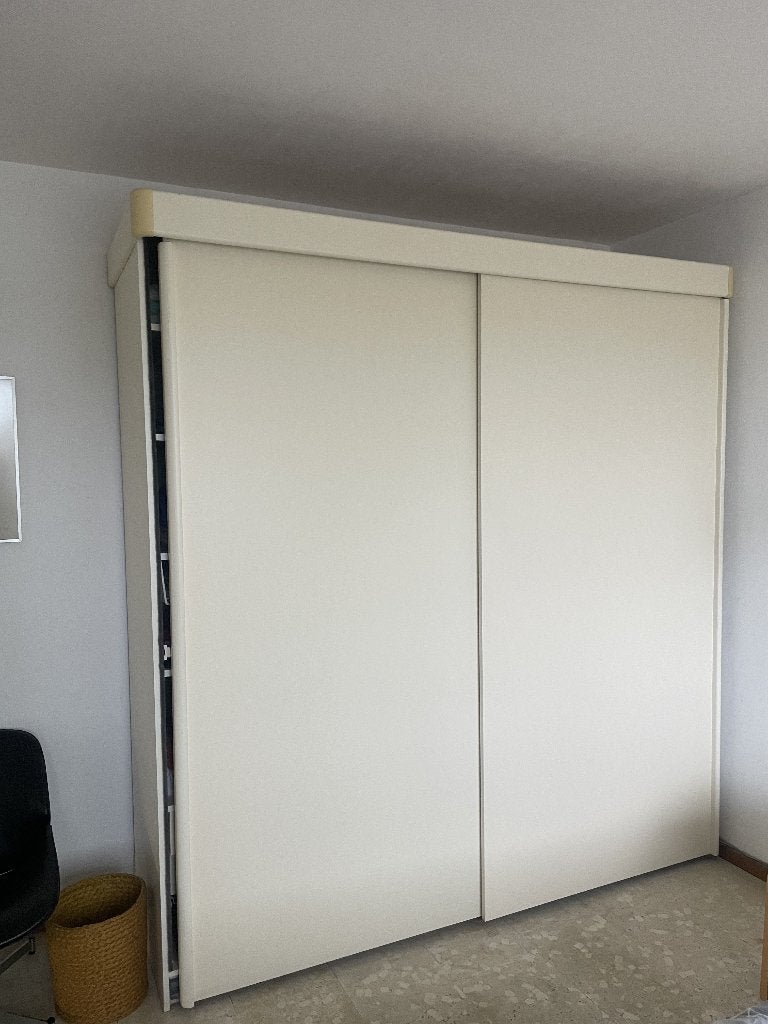GRATIS – Grote kledingkast met schuifdeuren off-white, Gebruikt, 200 cm of meer, 200 cm of meer, 50 tot 75 cm