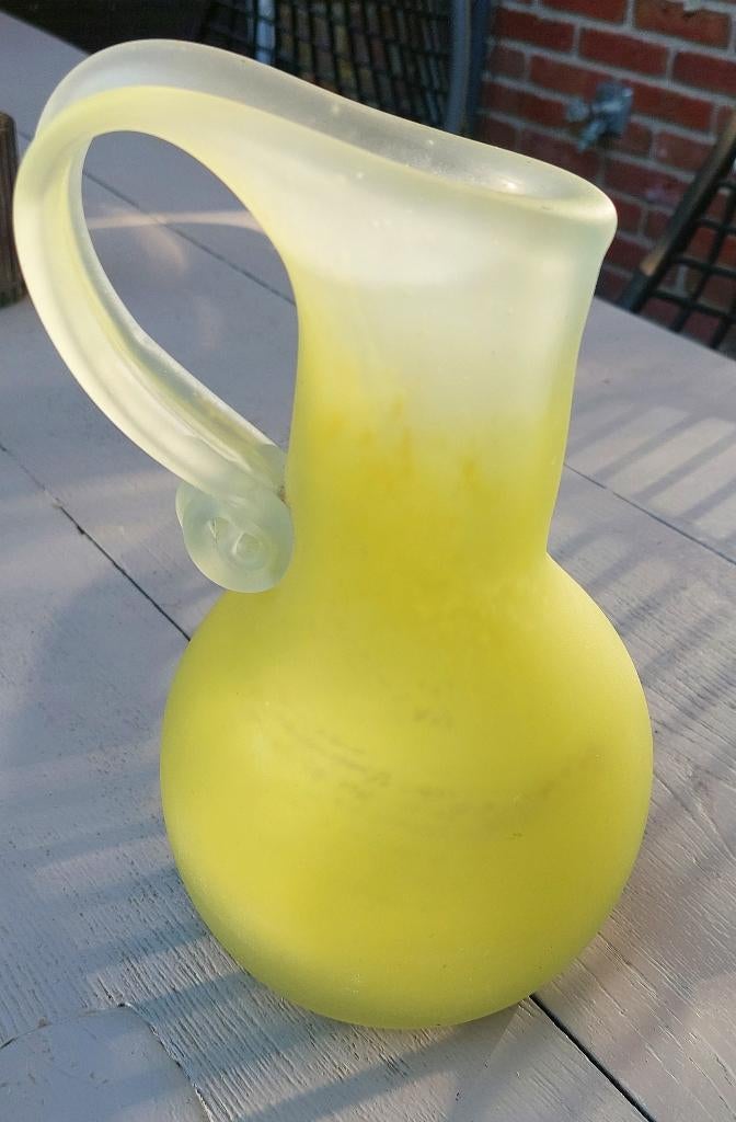 Fraaie handgeblazen Villa Muze vaas geel melkglas., Antiek en Kunst, Ophalen of Verzenden