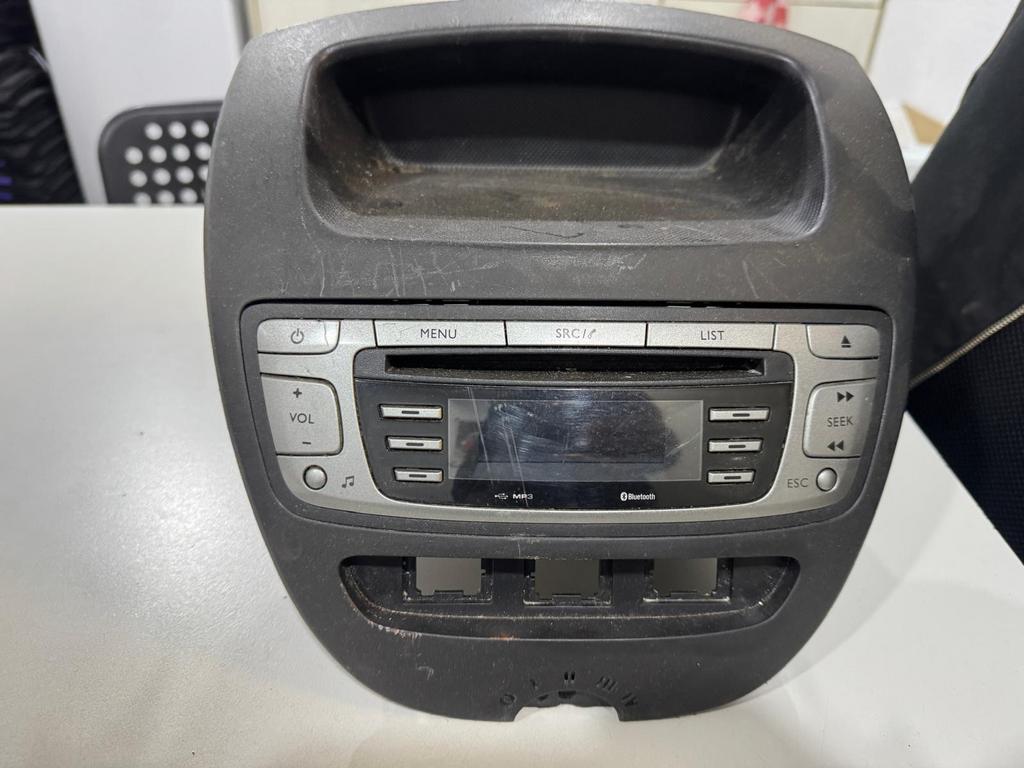 Citroen C1 toyota aygo peugeot 107 radio cd mp3, Ophalen, Zo goed als nieuw