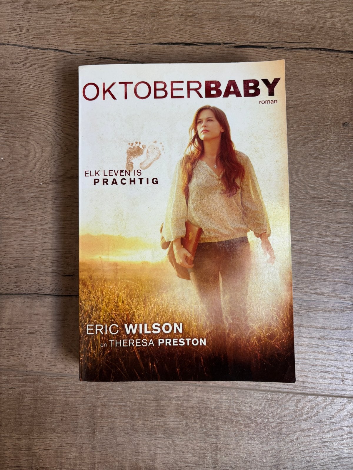 Oktoberbaby - Roman door Eric Wilson en Theresa Preston, Ophalen of Verzenden, Gelezen, Wereld overig