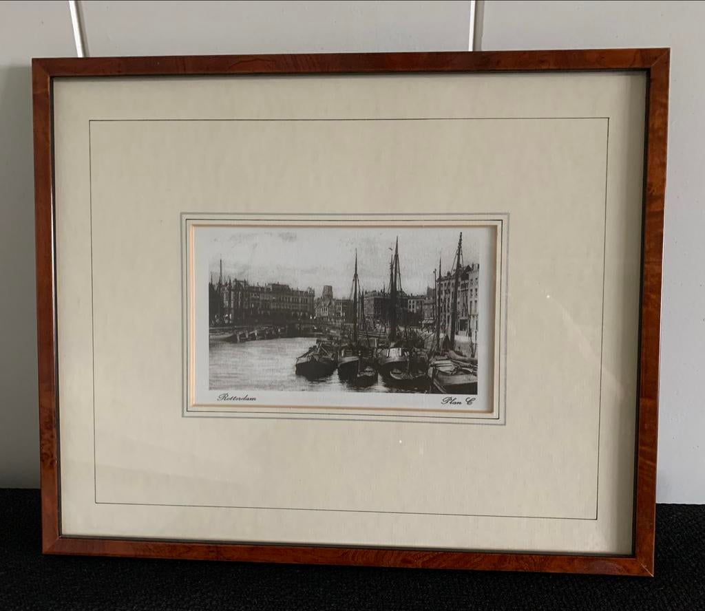Ingelijste prenten Rotterdam: Oude Haven & Erasmus Monument, Antiek en Kunst, Ophalen of Verzenden