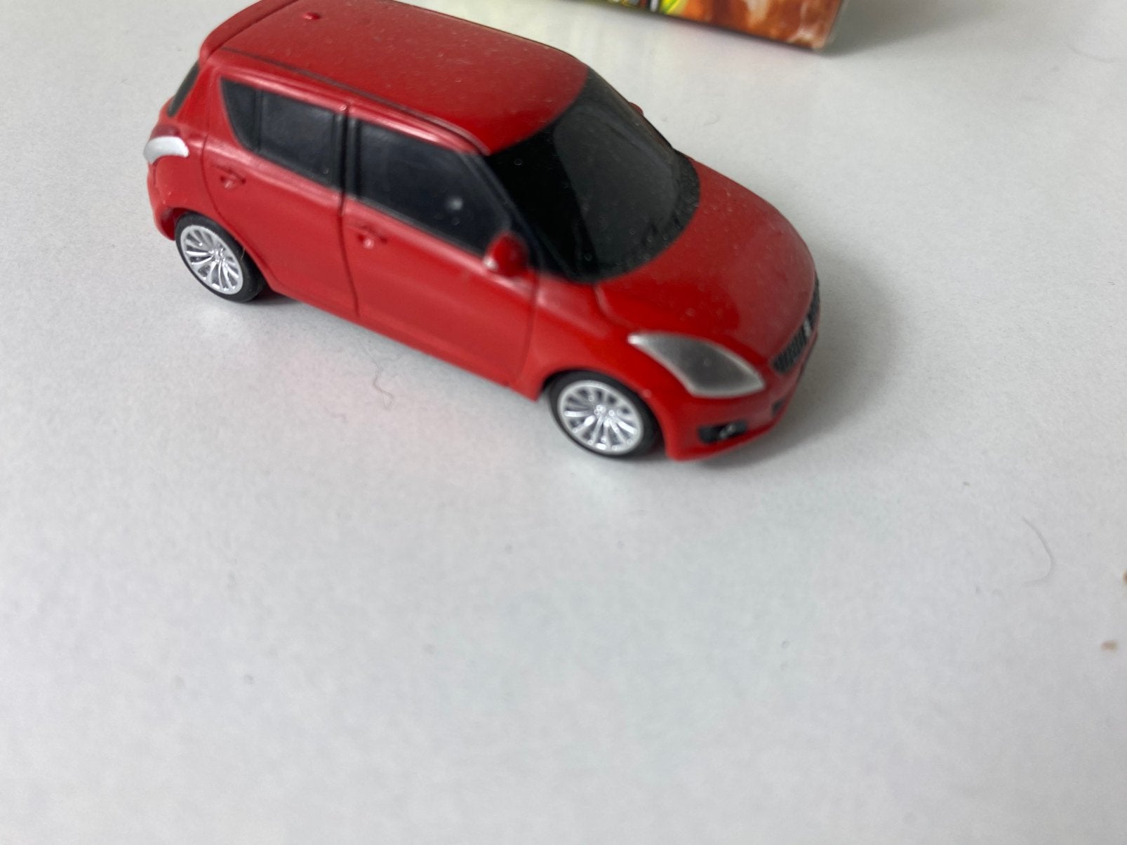 1:64. SUZUKI SWIFT-japans model-pullback motor-6cm lang, Hobby en Vrije tijd, Ophalen of Verzenden, Nieuw, Auto, Overige merken