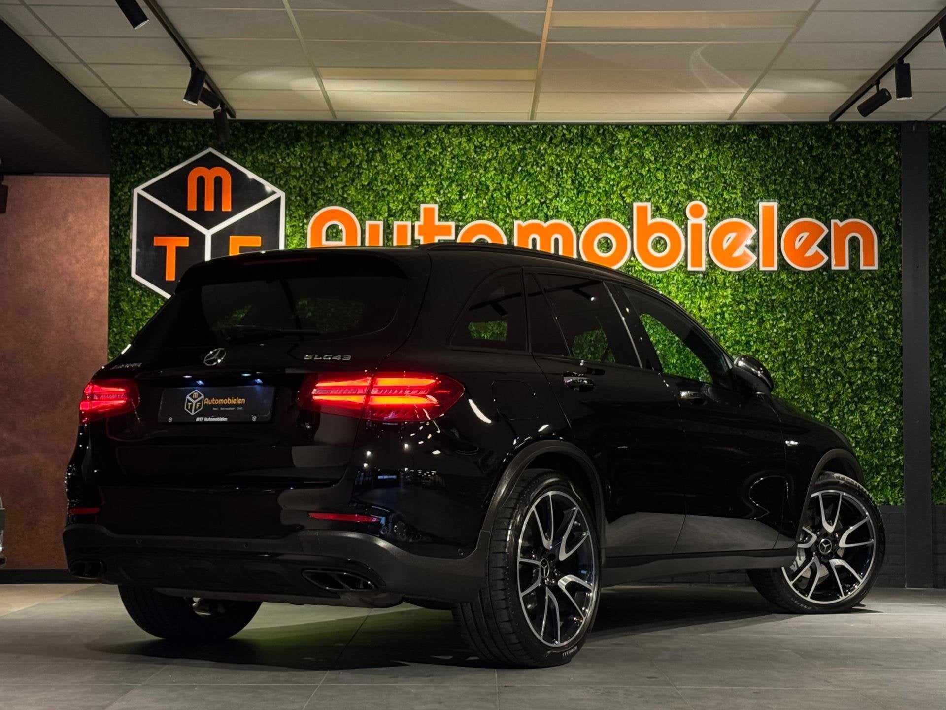 Foto 3 van Mercedes-Benz GLC-klasse AMG 43 4MATIC 367 PK |PANO|LUCHTVER