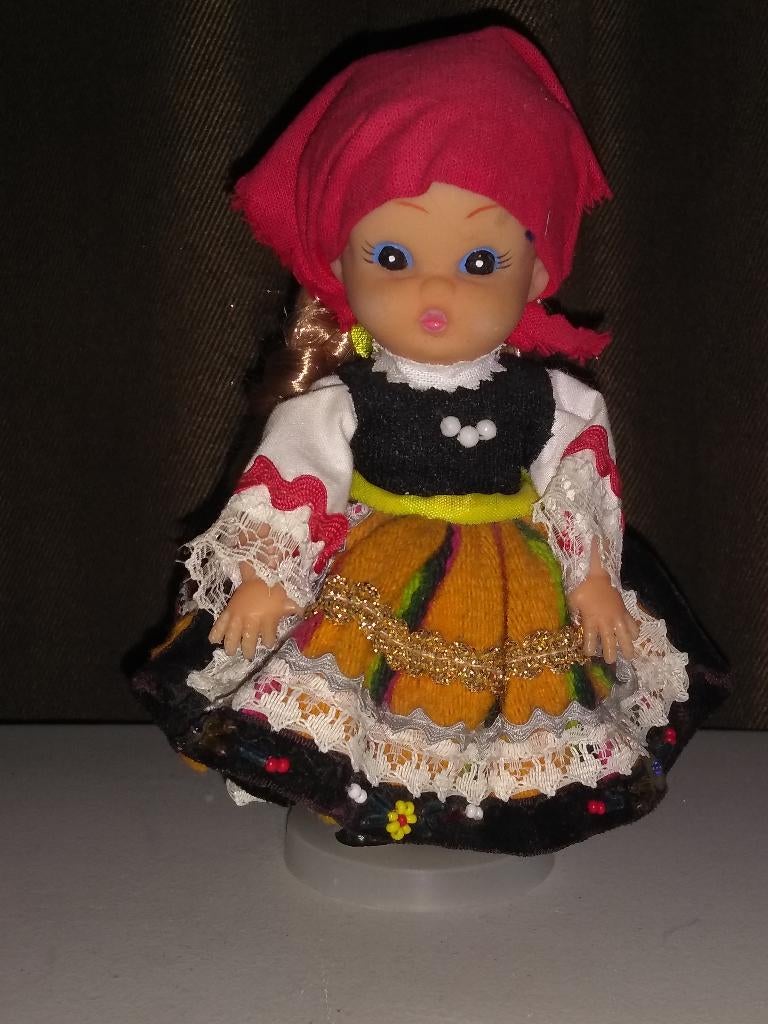 Kunststof Poppetje (v) in Portugese klederdracht Zie foto’s, Ophalen of Verzenden, Gebruikt, Pop
