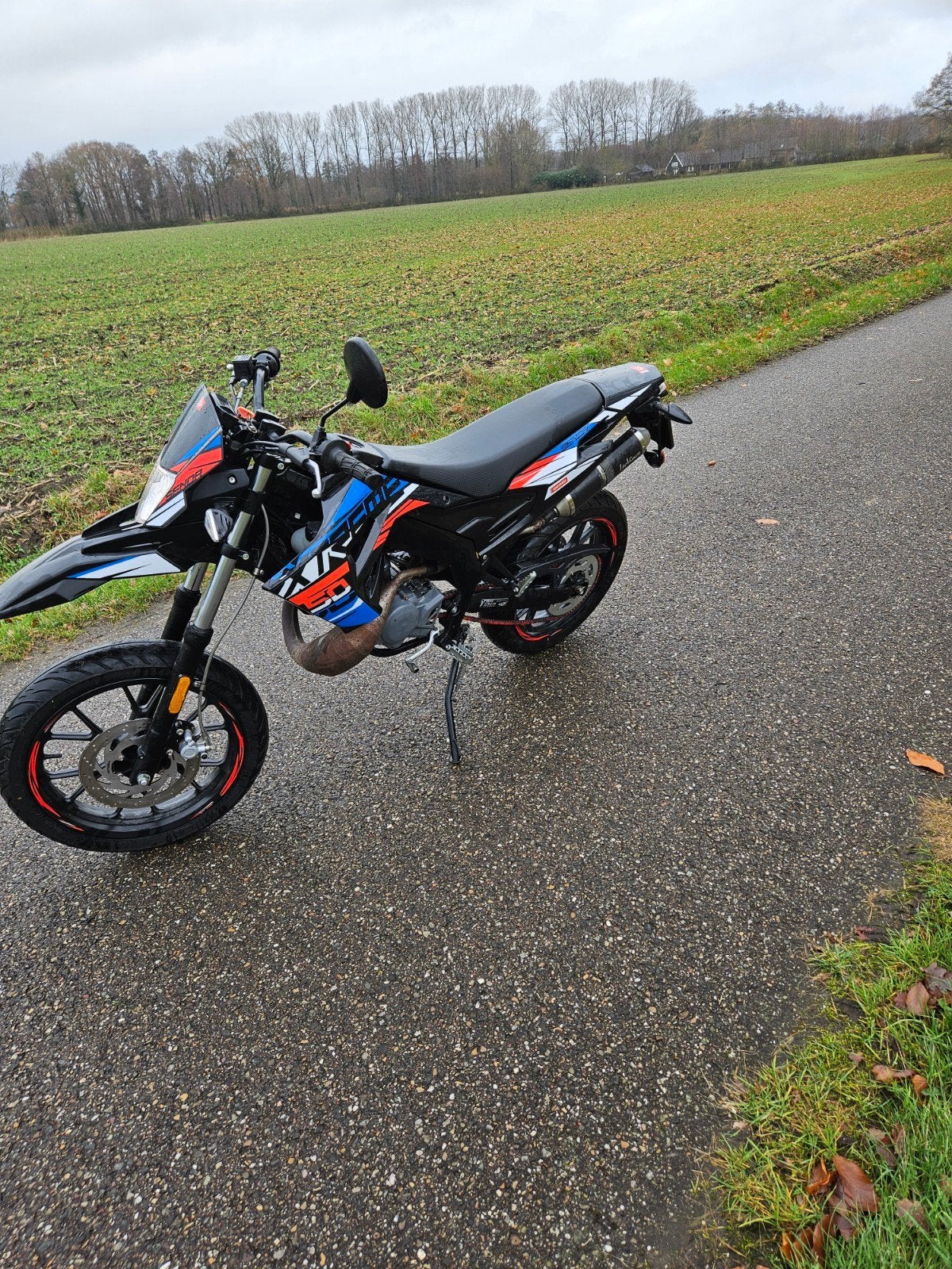 Nette Derbi brommer, Fietsen en Brommers, Brommers | Derbi, Ophalen, 60 cc, Maximaal 45 km/u, Zo goed als nieuw