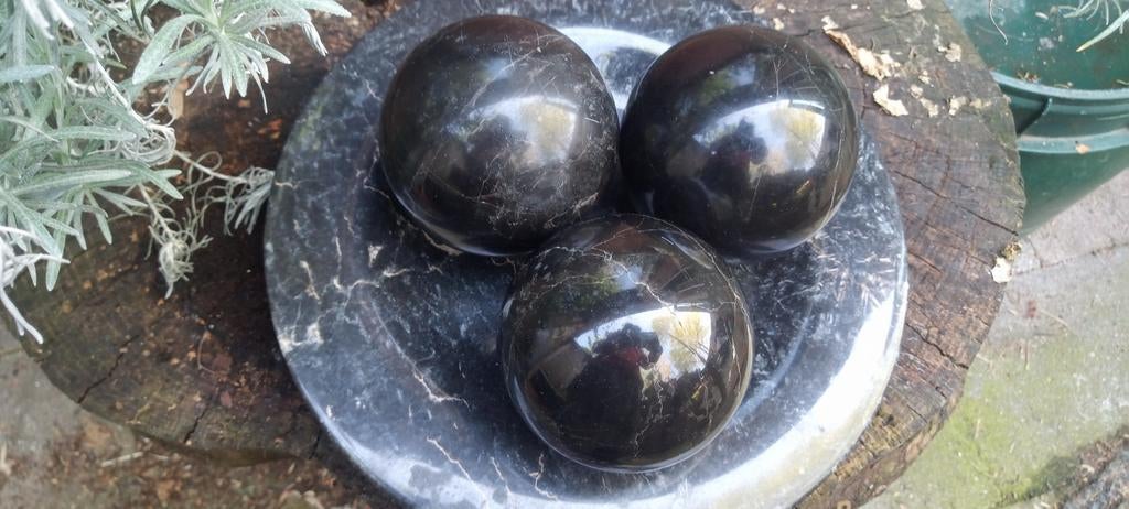 Grote mineralen bollen op een mineraal bord, natuursteen, Ophalen of Verzenden, Mineraal