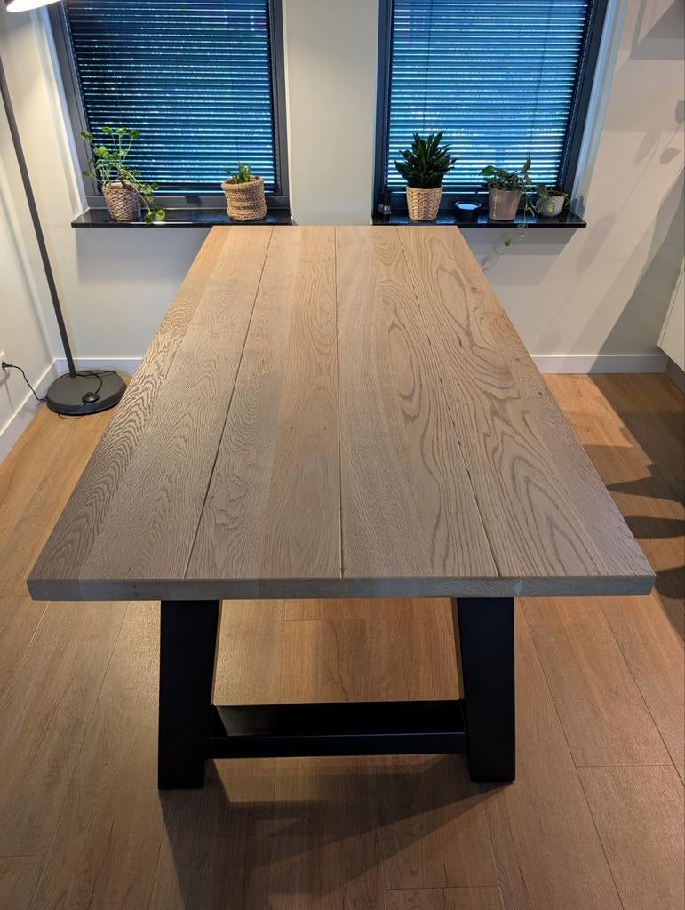 Geborsteld eiken eettafel 180x90cm met zwarte stalen H-poten, Huis en Inrichting, Tafels | Eettafels, Ophalen, Rechthoekig, 50 tot 100 cm