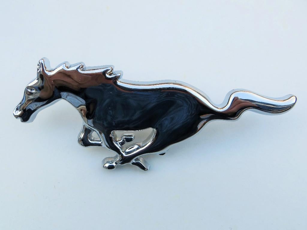 Oldtimer embleem logo Ford Mustang 1980's, Verzamelen, Ophalen of Verzenden, Zo goed als nieuw, Auto's