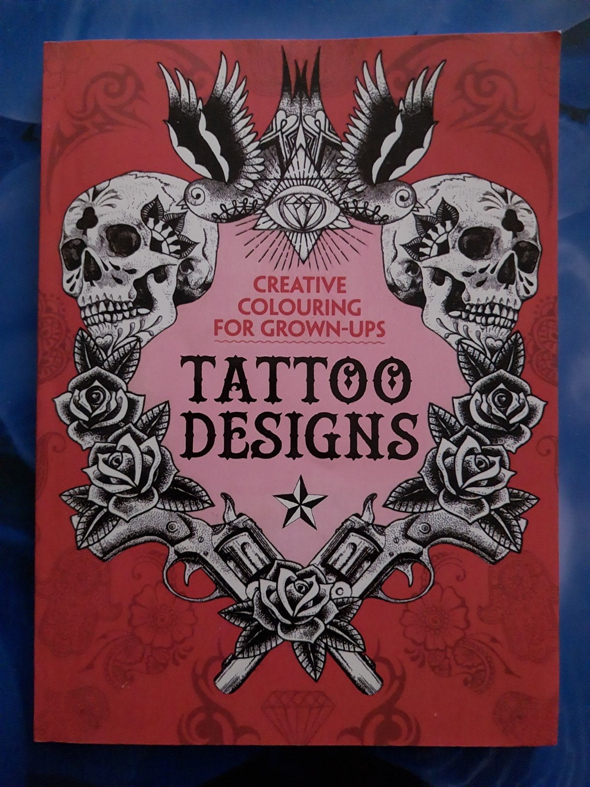 KLEURBOEK - TATTOO DESIGNS, Boeken, Ophalen of Verzenden, Zo goed als nieuw, Tekenen en Schilderen