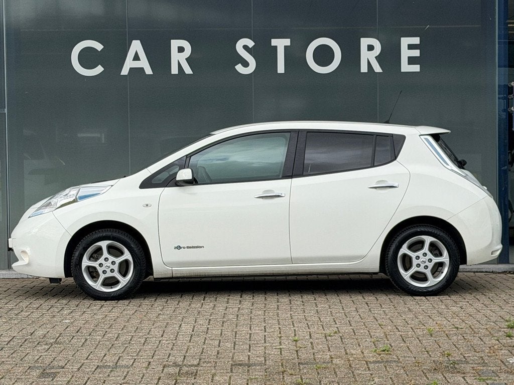 Nissan LEAF Acenta 30 kWh Camera/Keyless/Navi/Airco/, Auto's, Nissan, Stof, Gebruikt, 1445 kg, Wit