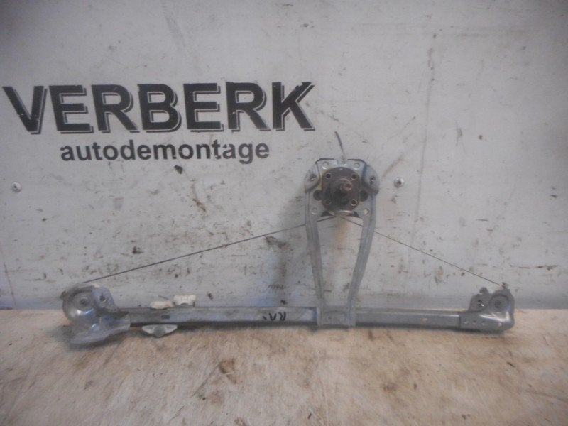 Raammechaniek Hand Rechts Achter Mercedes-Benz C (W202) 1994, Gebruikt, Mercedes-Benz AG, Mercedes-Benz, Mercedesstraße 120, Stuttgart 70372, , Duitsland