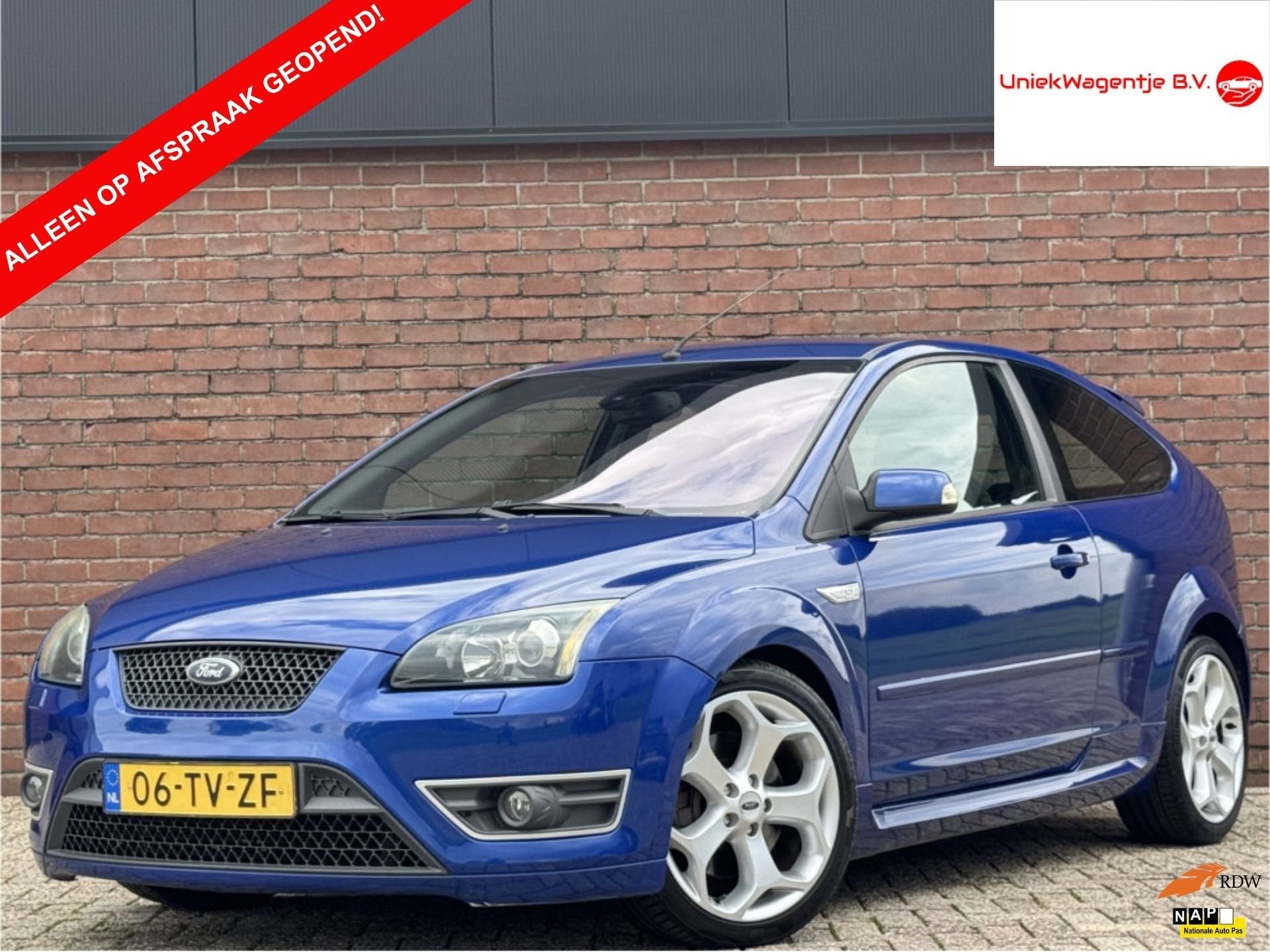 Ford Focus 2.5-20V ST | NL-AUTO! | LEDER! | NAVI! | CLIMA!, Gebruikt, Zwart, Blauw, Handgeschakeld