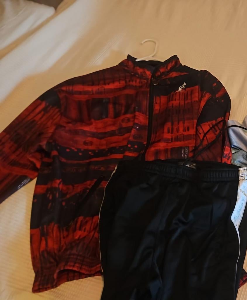 Australian jack en broek met witte bies, Ophalen, Zo goed als nieuw