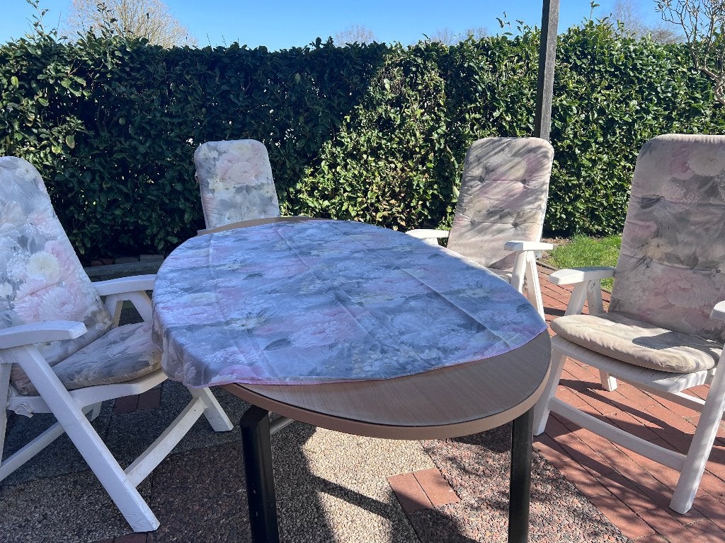 4 tuinstoelkussens pastel kleuren  bloem + ovaal tafelkleed, Ophalen, Zo goed als nieuw
