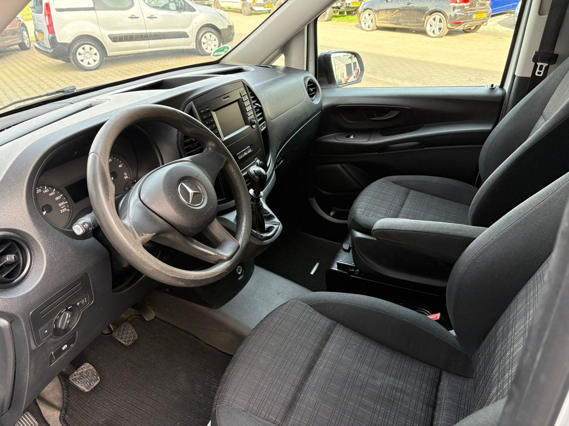 Mercedes-Benz Vito 111 CDI Lang Business Professional Plus, Auto's, Voorwielaandrijving, Dealer onderhouden, Stof, Gebruikt