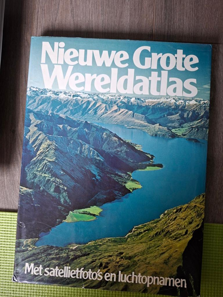 Nieuwe Grote Wereldatlas met satellietfoto's en luchtopnamen, Boeken, Overige atlassen, 1800 tot 2000, Wereld, Ophalen
