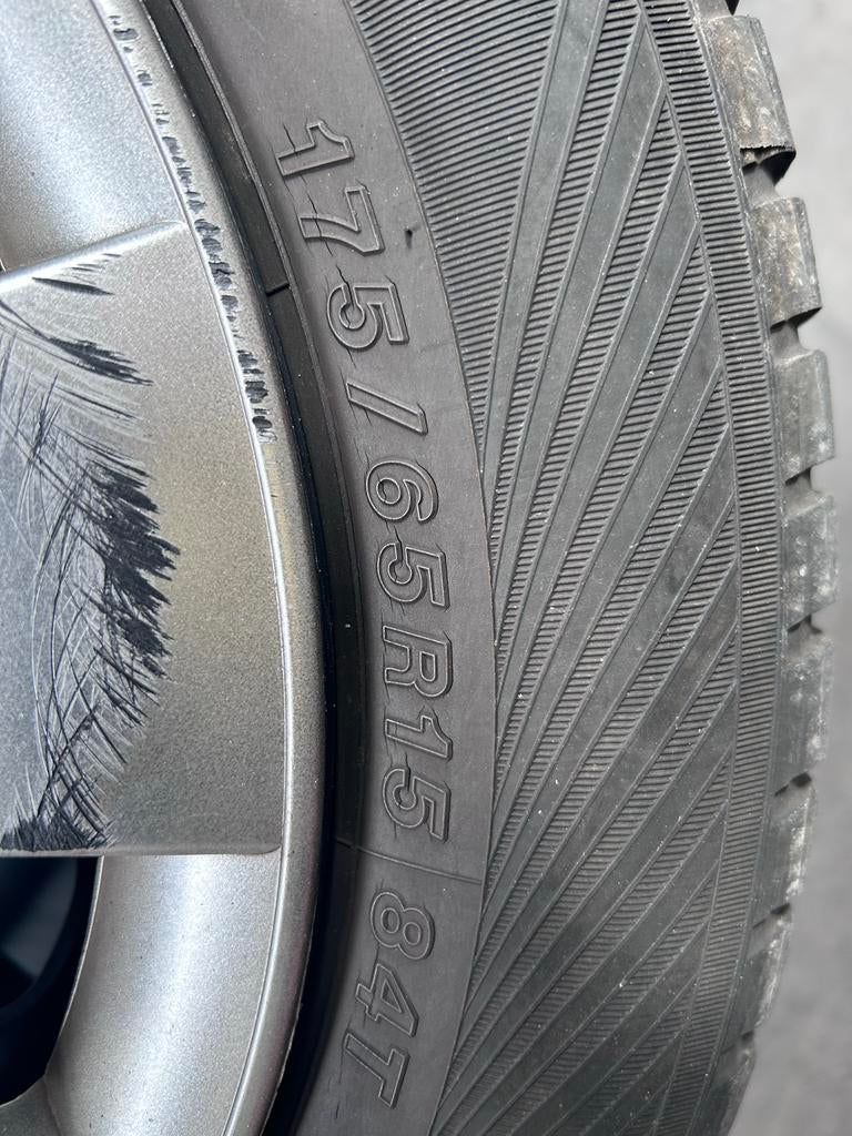 Winterbanden met OE velgen/TPMS Sensoren voor Toyota yaris, Ophalen of Verzenden, Gebruikt