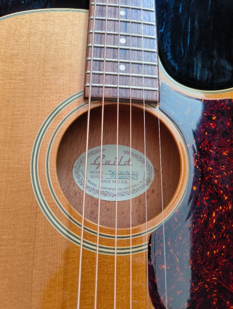 Foto 2 van Guild Songbird gitaar met case
