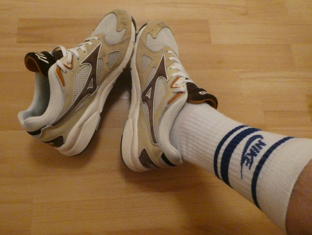 mizuno maat 43 in goede staat, Mizuno, Overige kleuren, Ophalen of Verzenden, Sneakers of Gympen