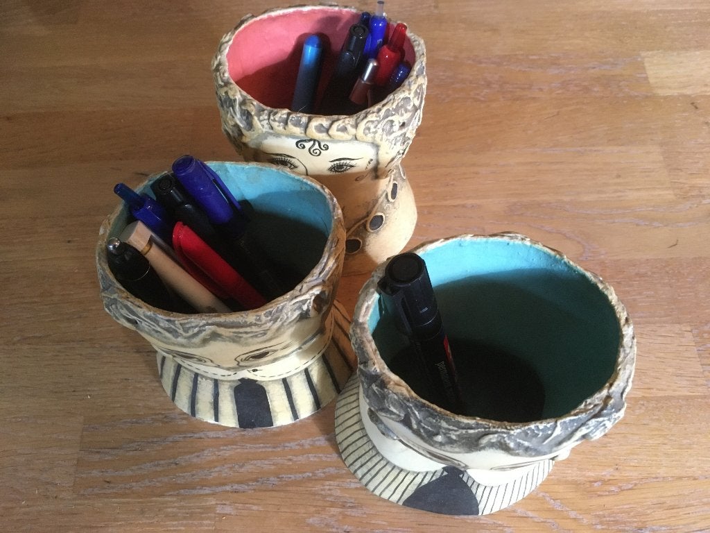 3 beeldjes met pennenberging ca 1960, Verzamelen, Beelden en Beeldjes, Ophalen of Verzenden, Gebruikt, Mens
