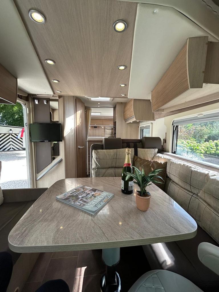 Burstner Ixeo , 726 Luxe ruime camper met lengte bedden, Caravans en Kamperen, Campers, Buitenlamp, Ringverwarming, Bürstner, 6 tot 7 meter