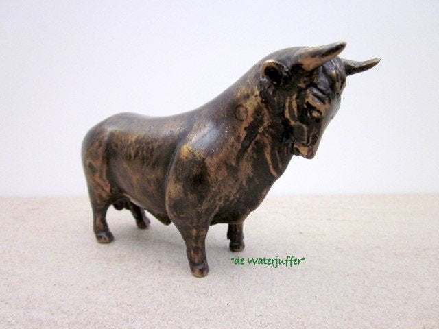 095*Stier klein bruin brons(Boven €75 geen verzendkosten), Ophalen of Verzenden, Nieuw, Overige materialen, Dierenbeeld