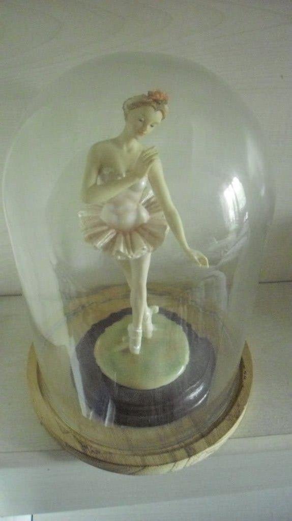 Porselein beeldje danseres in een stolp, 29 cm, Gemerkt, Beeld, Ophalen of Verzenden