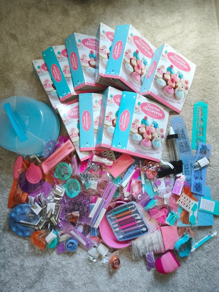 Verzameling taarten decoreren, Hobby en Vrije tijd, Ophalen, Zo goed als nieuw, Taarten of Cupcakes, Boek of Tijdschrift