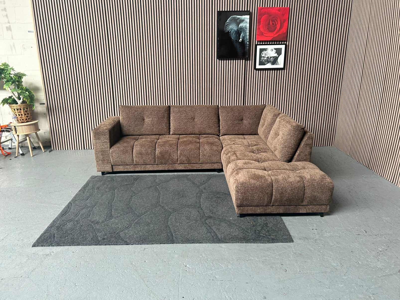 GRATIS LEVERING Hoekbank Bruin 270X220 SHOWROOMMODEL