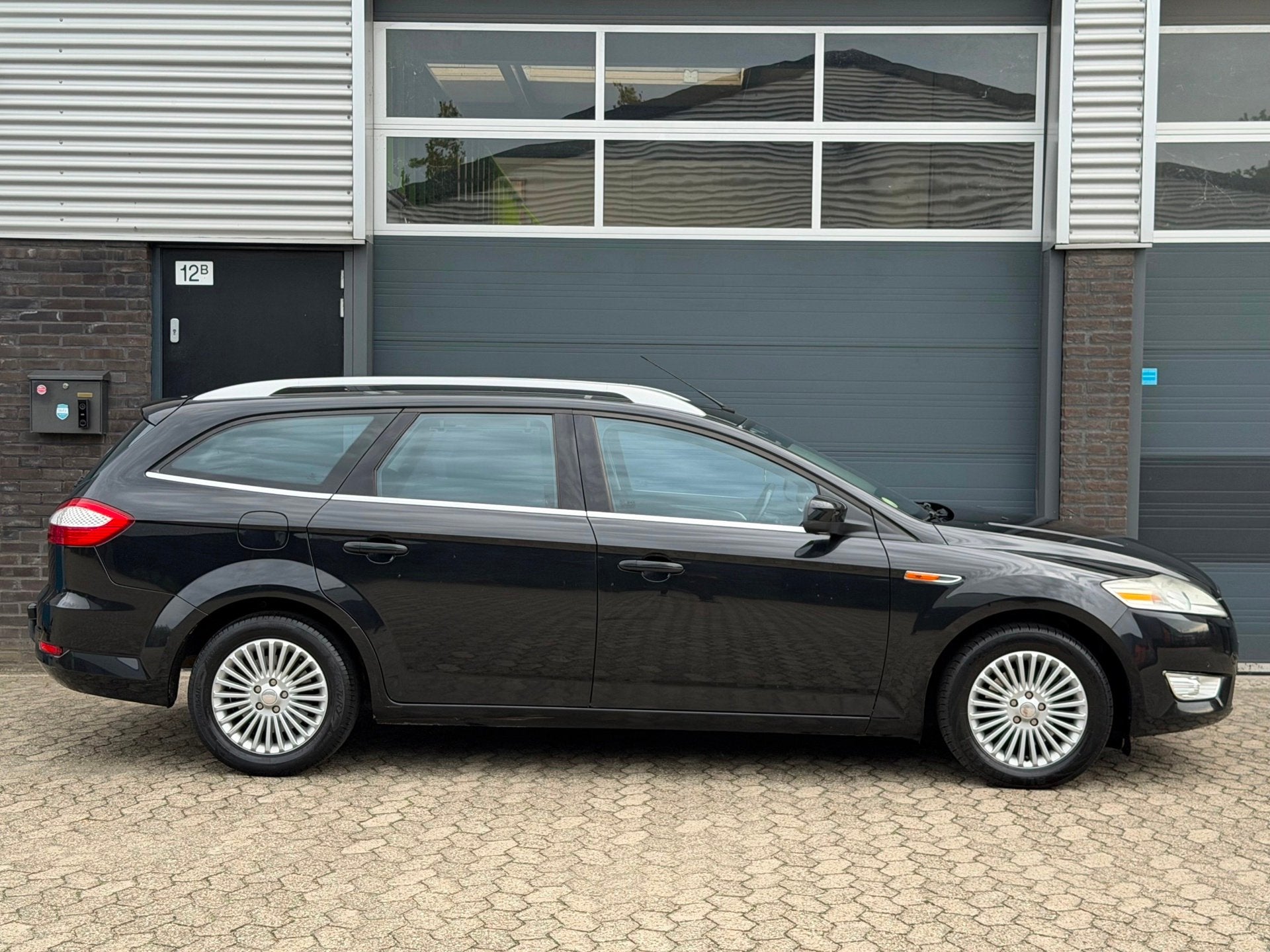 Ford Mondeo Wagon 2.0-16V Titanium AIRCO CRUISE PDC TREKHAAK, Auto's, Stof, Gebruikt, Zwart, Mondeo