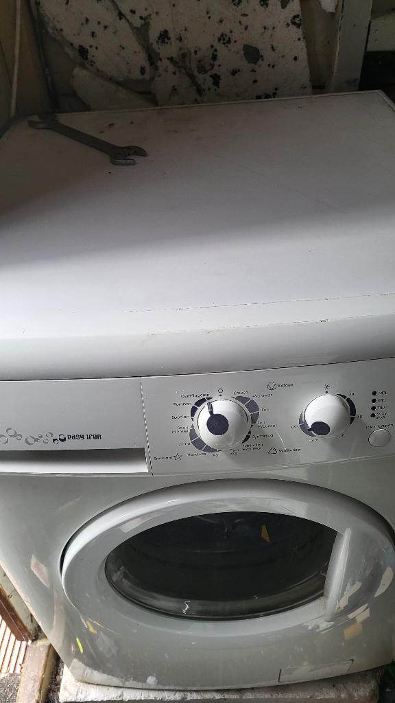 Wasmachine Zanussi easye iron 1400 toeren, Witgoed en Apparatuur, Wasmachines, Ophalen, Gebruikt, Voorlader, 85 tot 90 cm