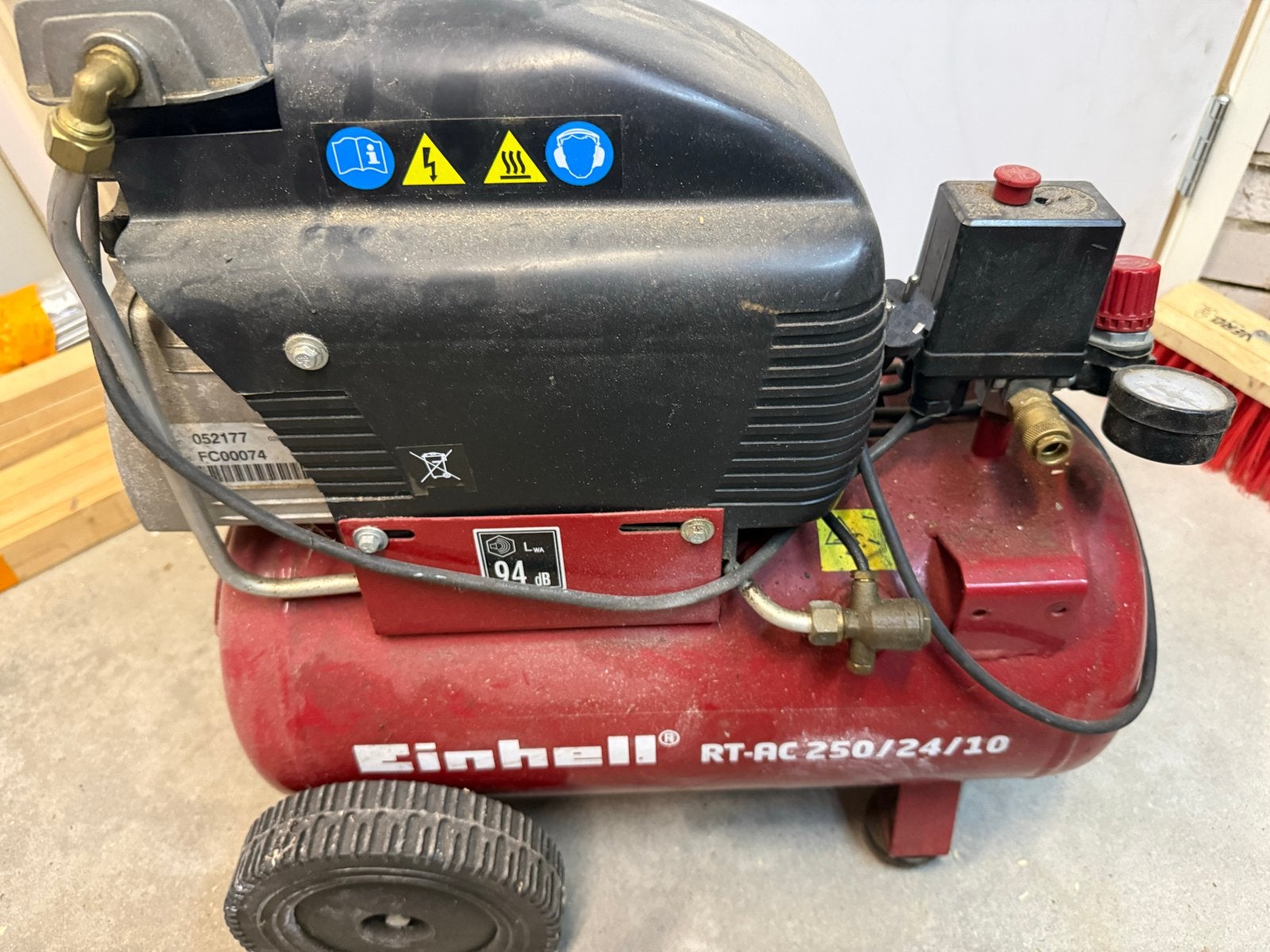 Einhell RT-AC 250/24/10 Compressor, Doe-het-zelf en Verbouw, Ophalen, Gebruikt, 10 bar of meer, 25 tot 100 liter