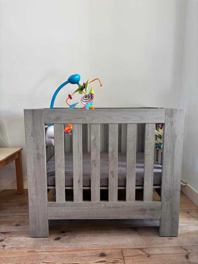 Houten TWF babybox met accessoires (complete set), Ophalen, Gebruikt