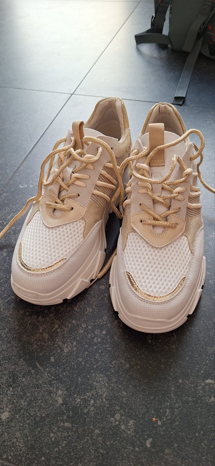 Tango schoenen goud beige maat 39, Tango, Beige, Ophalen of Verzenden, Sneakers of Gympen