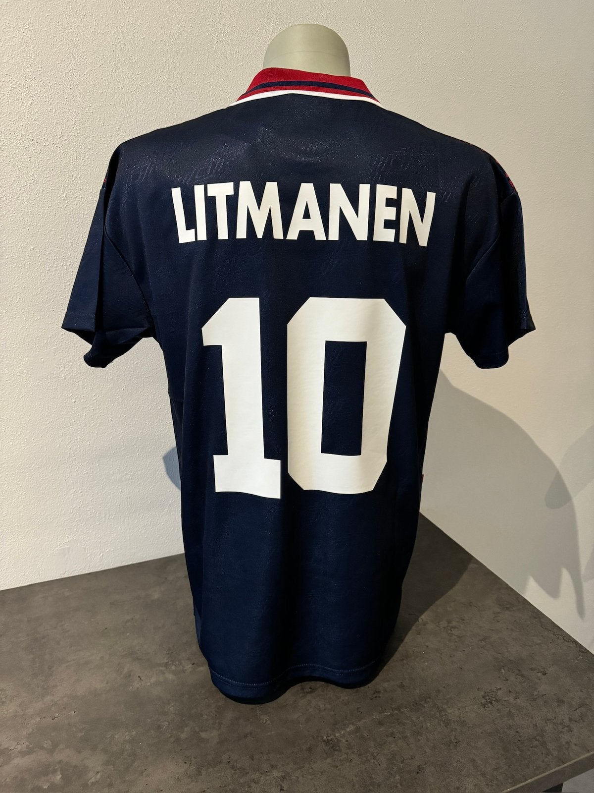 Jari Litmanen Ajax uitshirt 1995 maat L, Verzamelen, Sportartikelen en Voetbal, Verzenden, Nieuw, Ajax, Shirt