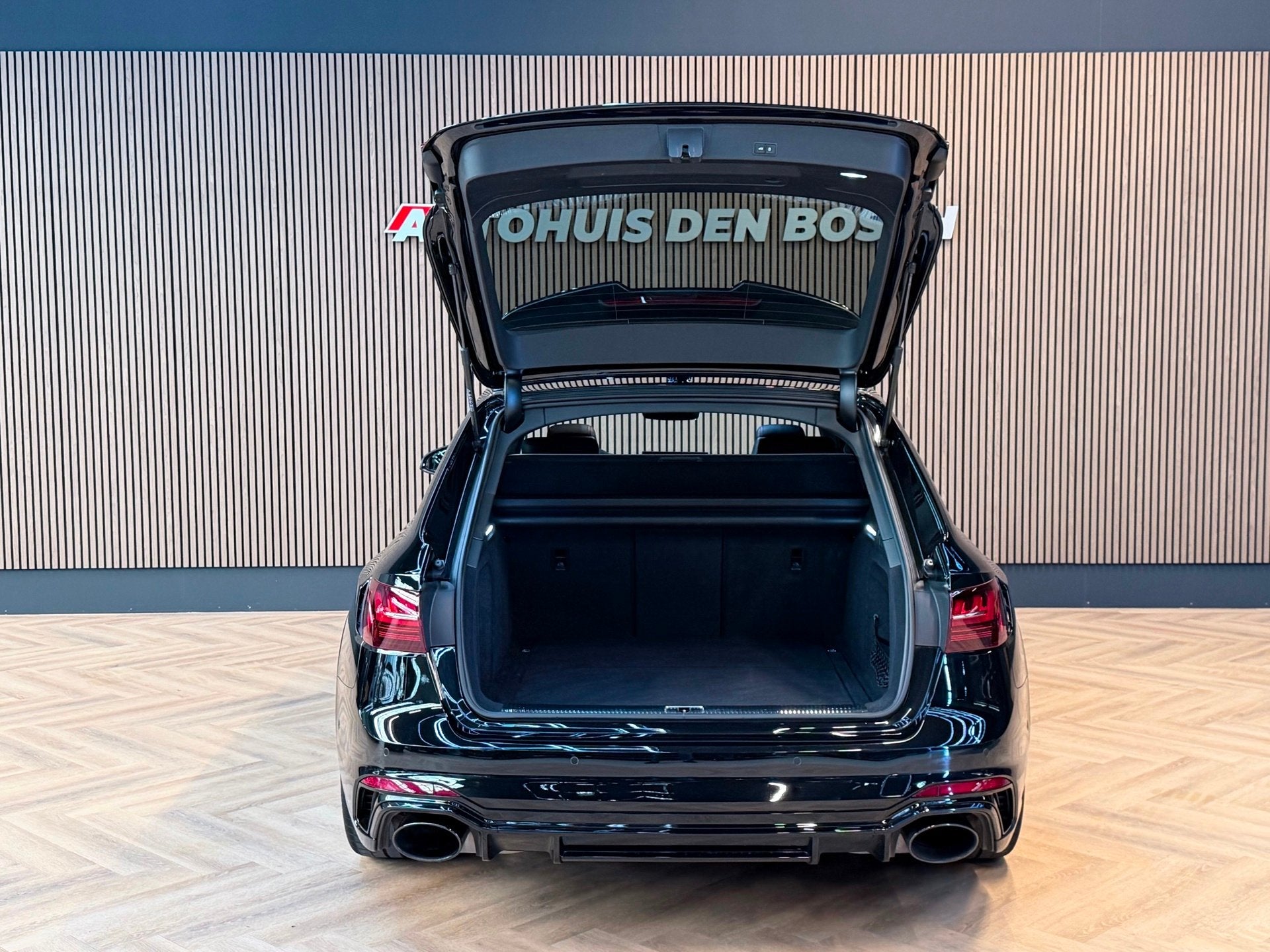 Foto 30 van Audi RS4 Avant 2.9 TFSI Quattro - Keramic - Pano - B&O