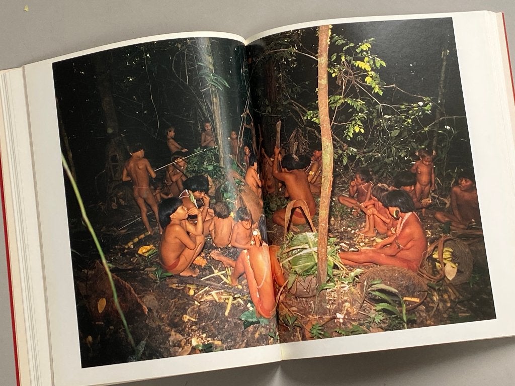 Mekarõn - Amazone-Indianen (1992) fotoboek, Boeken, Kunst en Cultuur | Fotografie en Design, Ophalen of Verzenden, Zo goed als nieuw