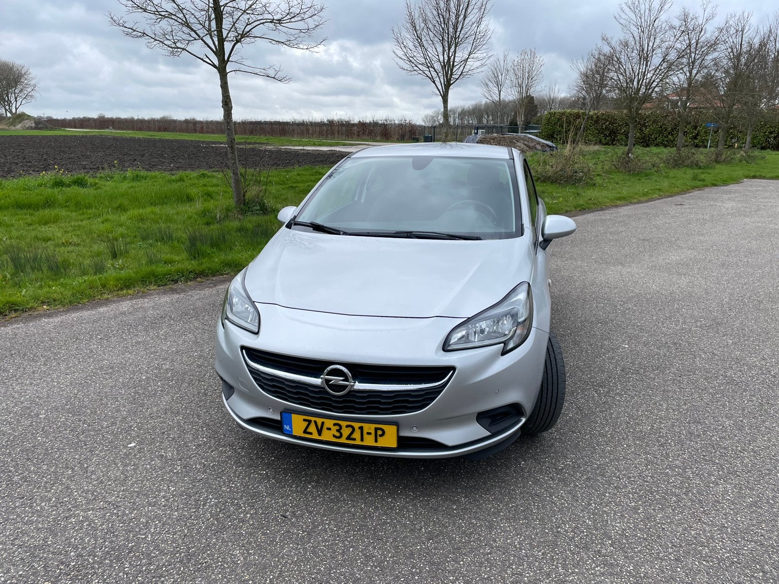 Opel Corsa 120 Jaar | Camera | CarPlay | Stoel- & Stuurverw., Voorwielaandrijving, 40 €/maand, Zwart, Origineel Nederlands