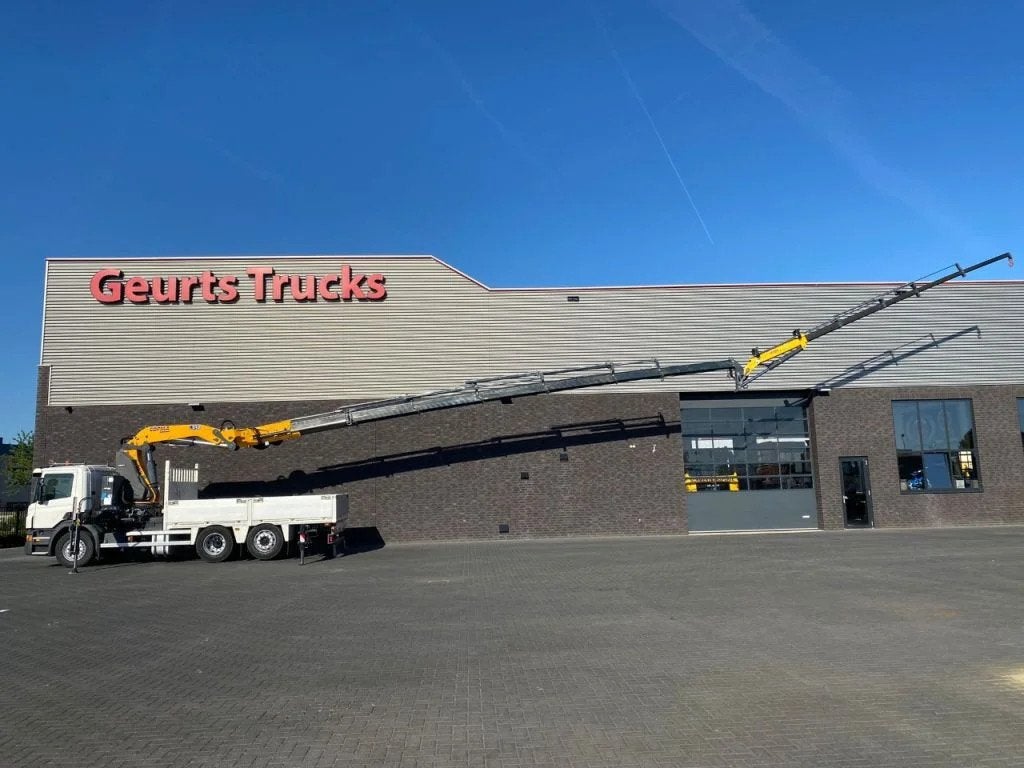 Scania P250 6X2 + COPMA 510.7 + JIB J4 KRAAN/KRAN/CRANE/MONT, Scania, Wit, Bedrijf, 2 stoelen