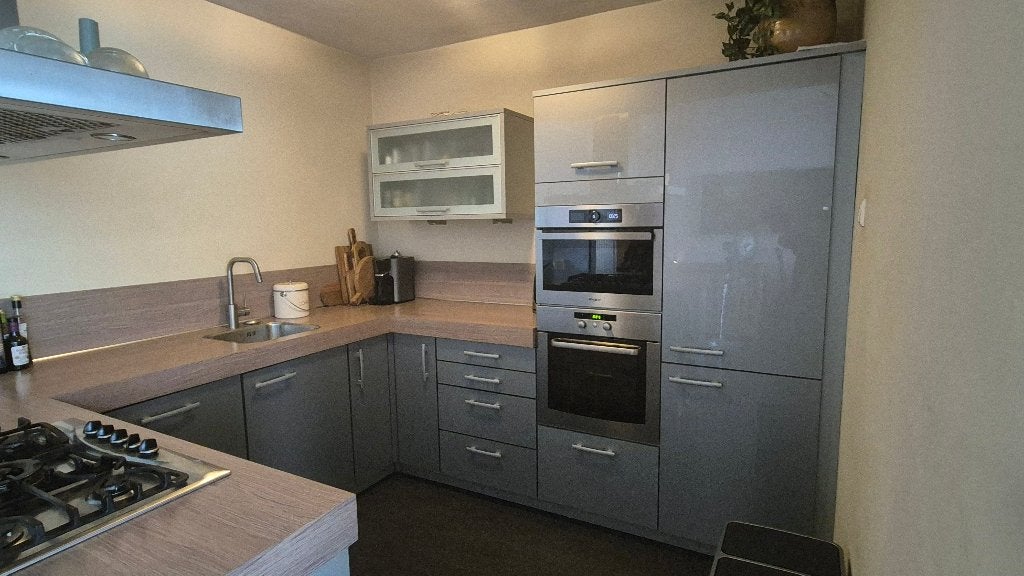 Moderne U-vormige hoogglans keuken, Ophalen, Gebruikt, U-keuken, Hoogglans of Gelakt
