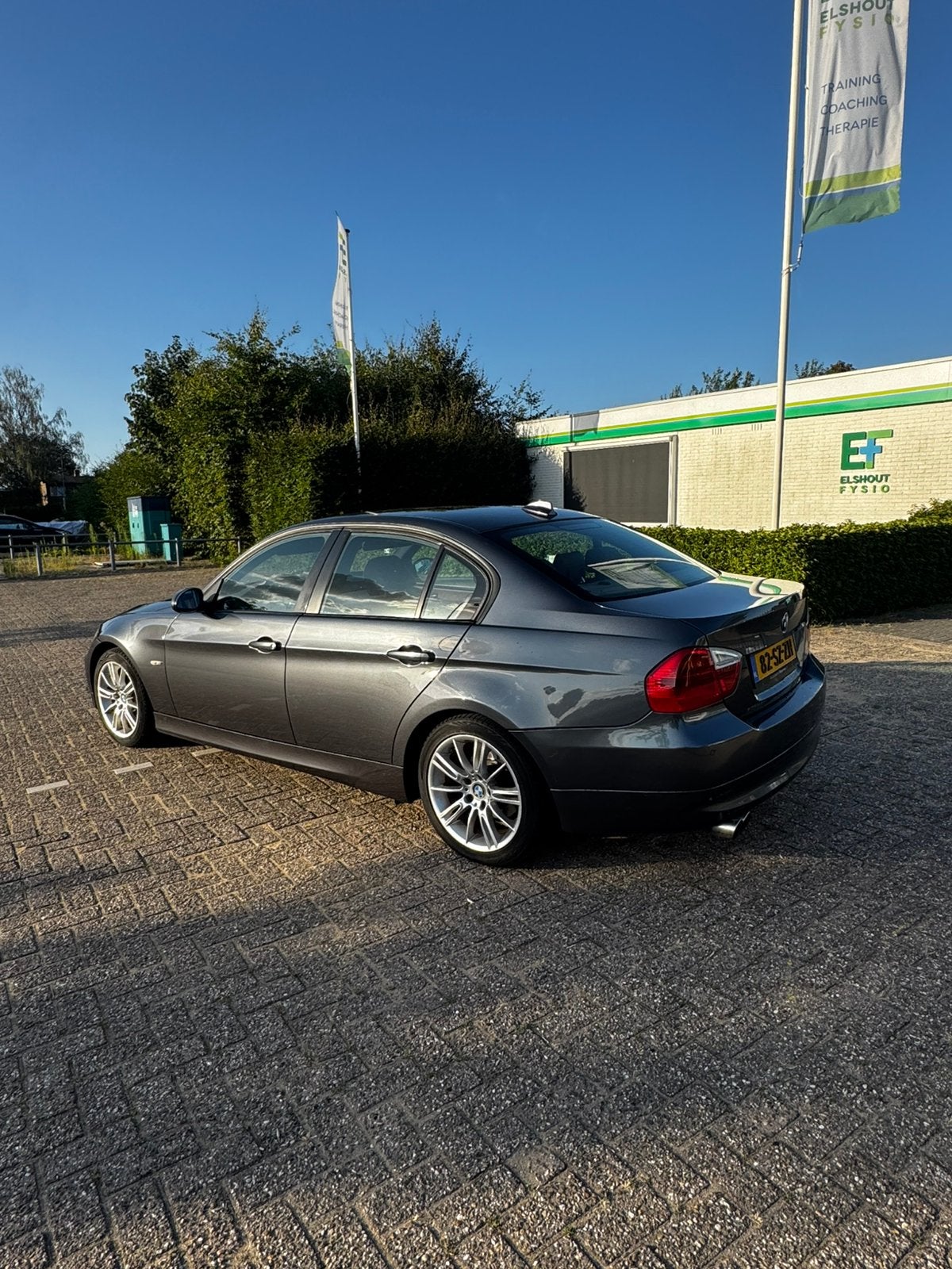 BMW 3-Serie 2.0 I 320 AUT 2006 Grijs goed onderhouden, Auto's, BMW, Achterwielaandrijving, 1995 cc, 4 cilinders, Bruin