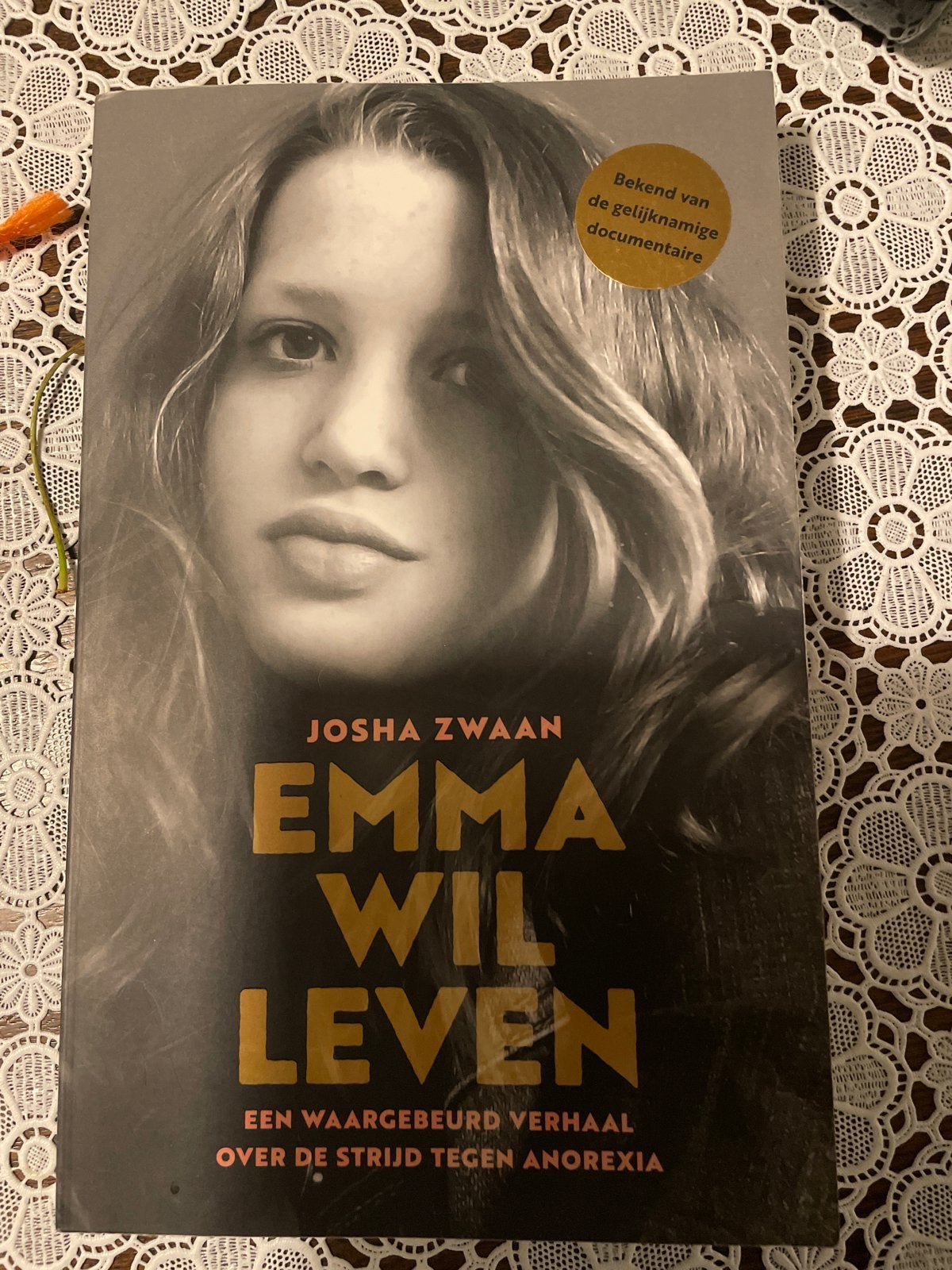 Emma Wil Leven - Josha Zwaan (Boek), Ophalen of Verzenden, Zo goed als nieuw, Nederland