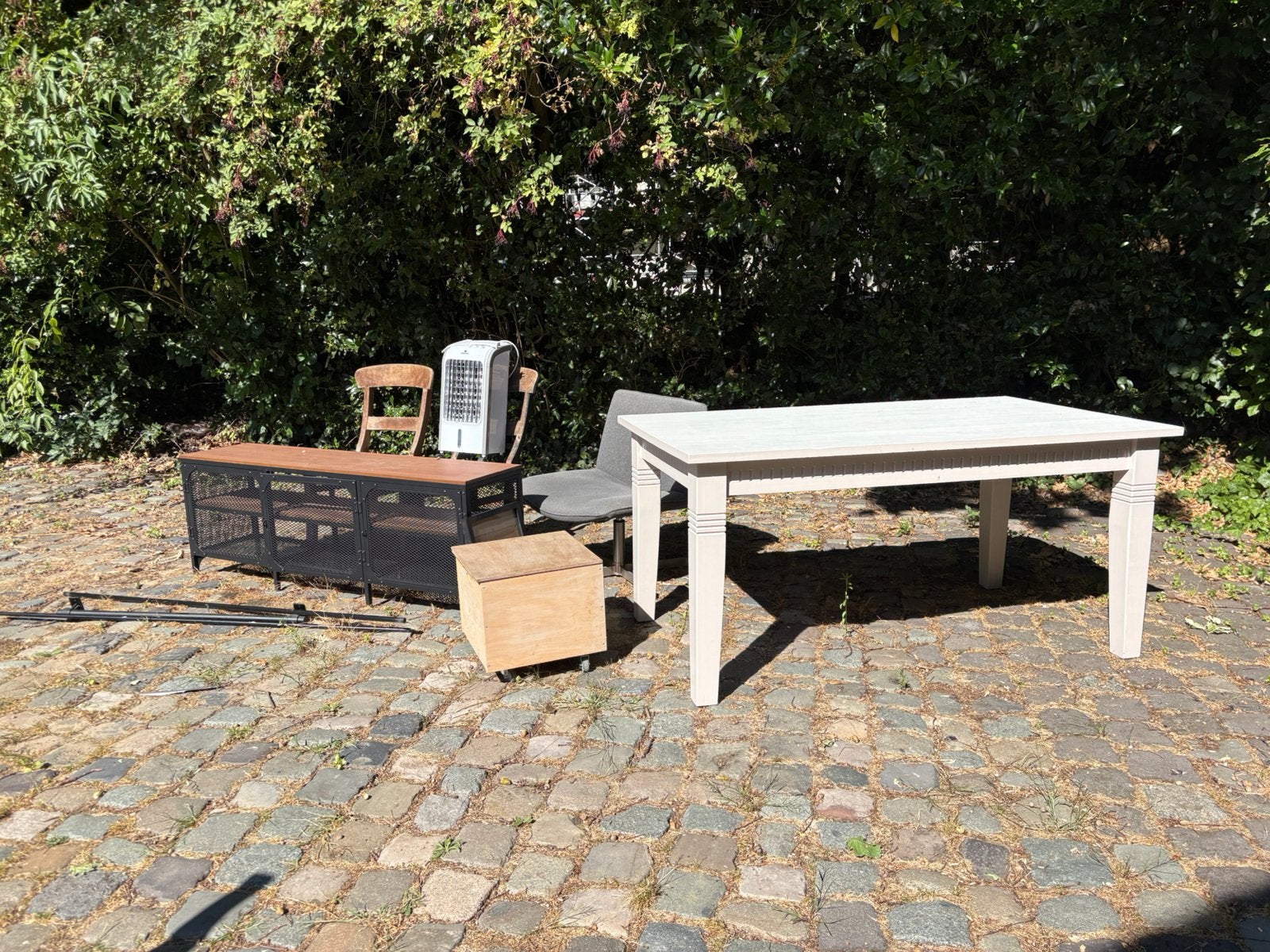 Diverse meubels: eettafelkast, stoelen, ventilator, Huis en Inrichting, Stoelen, Ophalen, Gebruikt, Drie, Grijs
