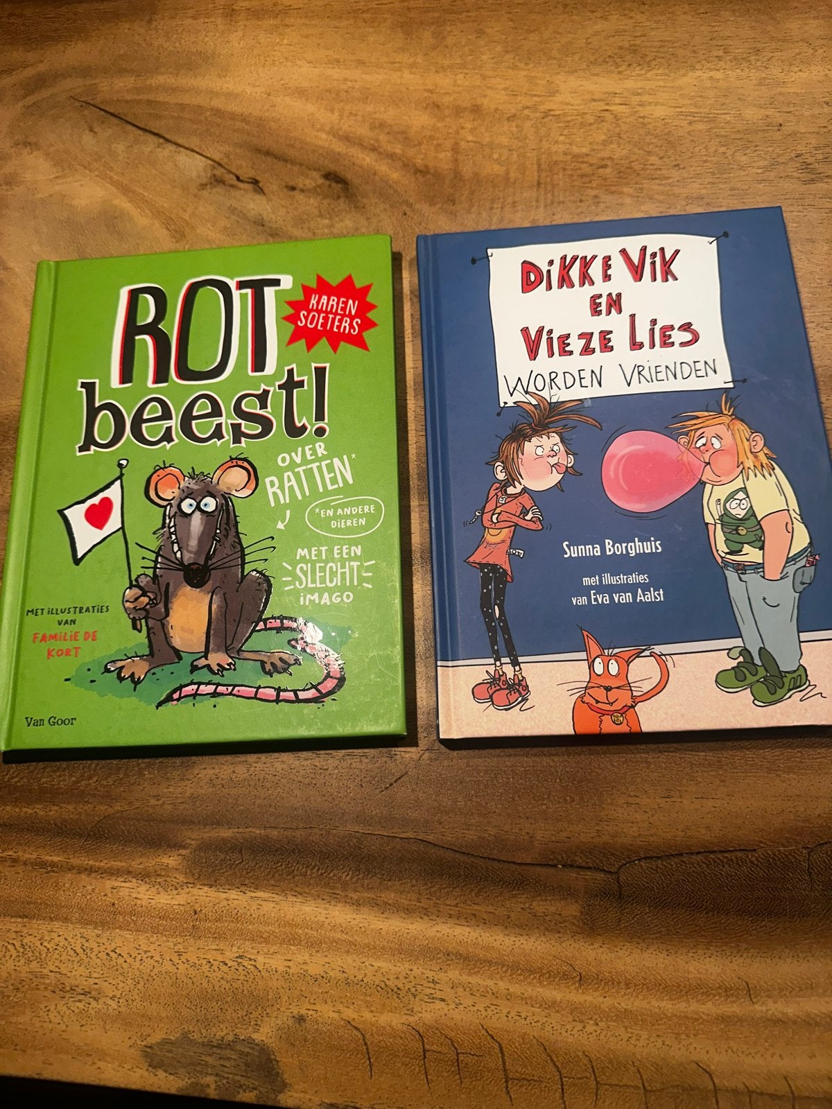 2 kinderboeken: Rotbeest! en Dikke Vik en Vieze Lies, Boeken, Ophalen of Verzenden, Zo goed als nieuw, Fictie algemeen