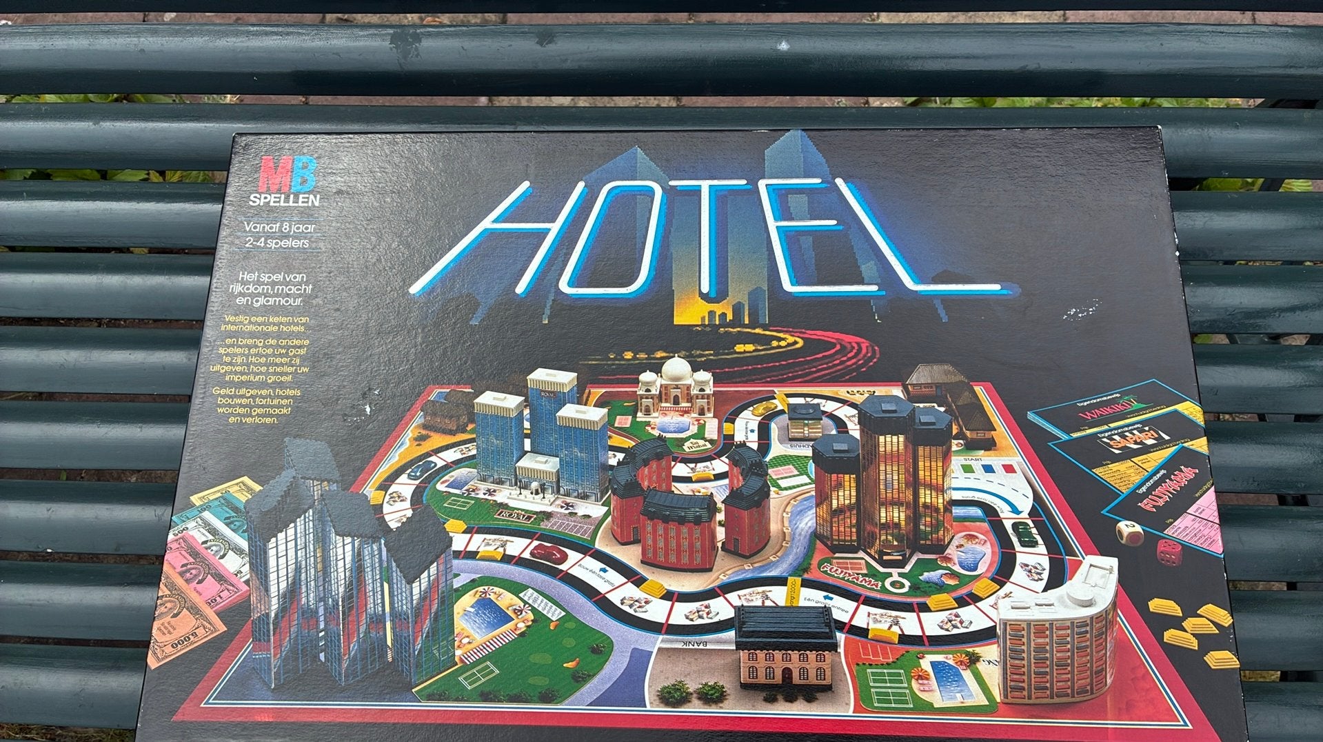 Hotel MB, Ophalen, Zo goed als nieuw