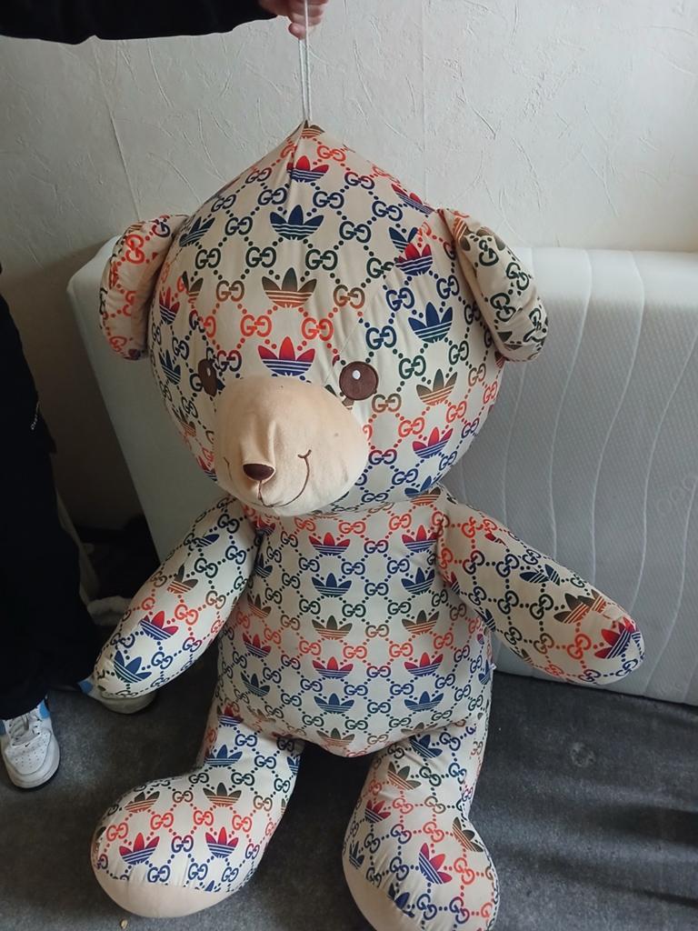 Gucci X Adidas kermis beer, Ophalen of Verzenden, Zo goed als nieuw, Beer