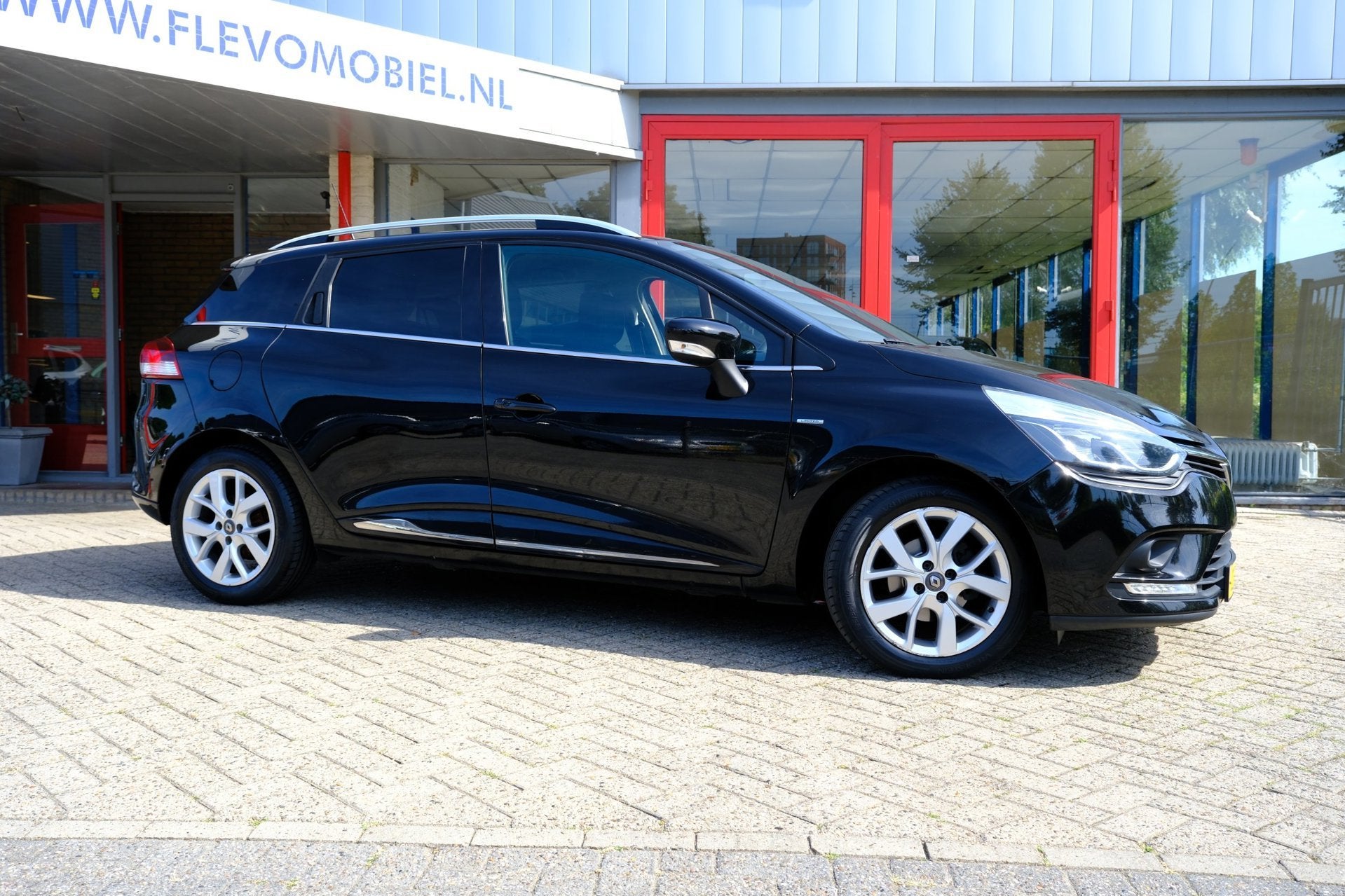 Foto 4 van Renault Clio Estate 0.9 TCe Limited Navi|Airco|LMV|DAB